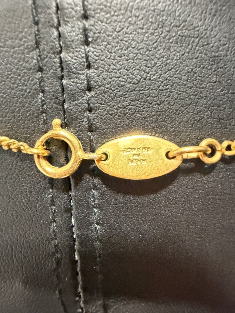 CHANEL 1983 Four Leaf Clover Cutout CC Logo Choker Necklace - Picture 4 of 7